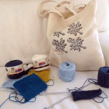 Tote bag with knitting